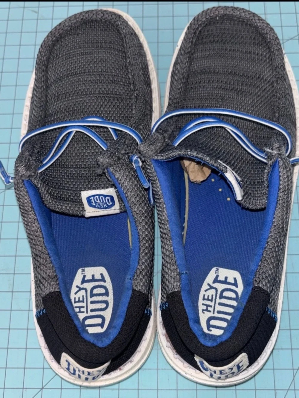 Hey Dude Shoes Youth 2 Wally Sox Loafers Sneakers Sharkskin Gray Fabric size YT6